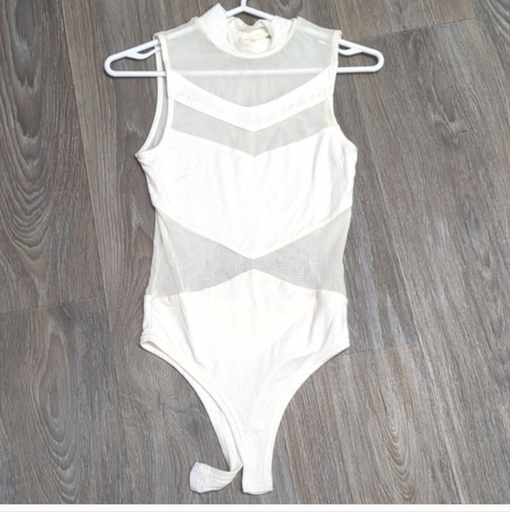 ❤️5/$25 Elegant Cream Sheer Sleeveless Top Body Suit - Picture 5 of 5